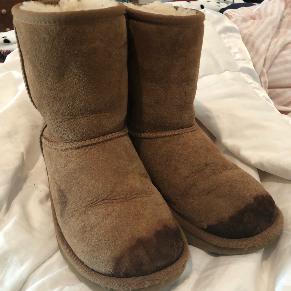 Youth size 3 uggs classic short boots chestnut
